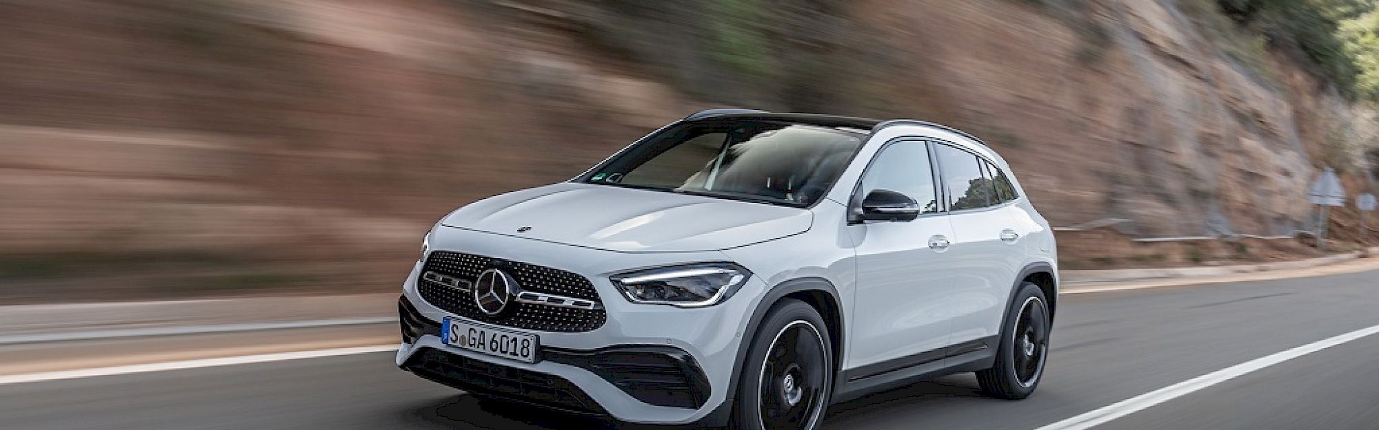 Mercedes-Benz GLA halad az úton